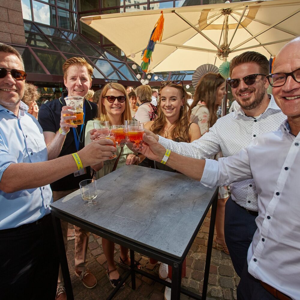 Frankfurt - Sommerfest DZ-Bank. ©Fernando Baptista Photographie
Jahnstr. 19 • 64385 Reichelsheim Tel.: 06164-5163343 / Fax: 06164-5163343 Mobil: 0172-6986477
www.bapfoto.de • fernando@bapfoto.de • Ust.Id-Nr.: DE152407160 • Bankverbindung: ING • IBAN DE52500105175428887305 • BIC INGDDEFFXX

Lieferung erfolgt ausschliesslich zu meinen AGB. ©Copyright nur für Journalistische Zwecke. Keine Persönlichkeitsrechte oder Model-Release-Verträge der abgebildeten Personen  vorhanden!  Freigabe für Werbung, erst nach schriftlicher Vereinbarung. Keine Haftung für die eventuelle Verletzung von Persönlichkeitsrechten oder sonstigen Rechten Dritter (z.B. Rechte an Marken, Rechte an Werken der bildenden und darstellenden Kunst). Der Kunde stellt den Fotografen von allen Ansprüchen Dritter frei, die auf einer Verletzung der vorgenannten Rechte basieren.